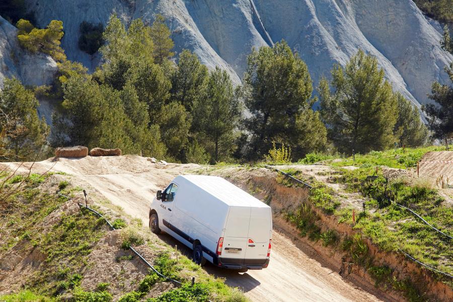  Renault Master 4x4 L3H2 Van 2016 года  (фото 11 из 16)